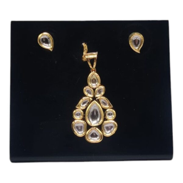 Golden Pendants 25